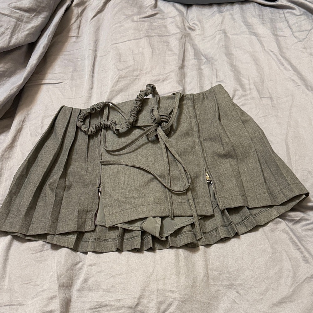 Elegant Gray Pleated Skirt